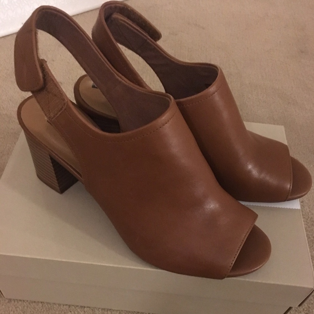 Never Worn! Clarks Tan Leather Open Toe Heel Shoe.
